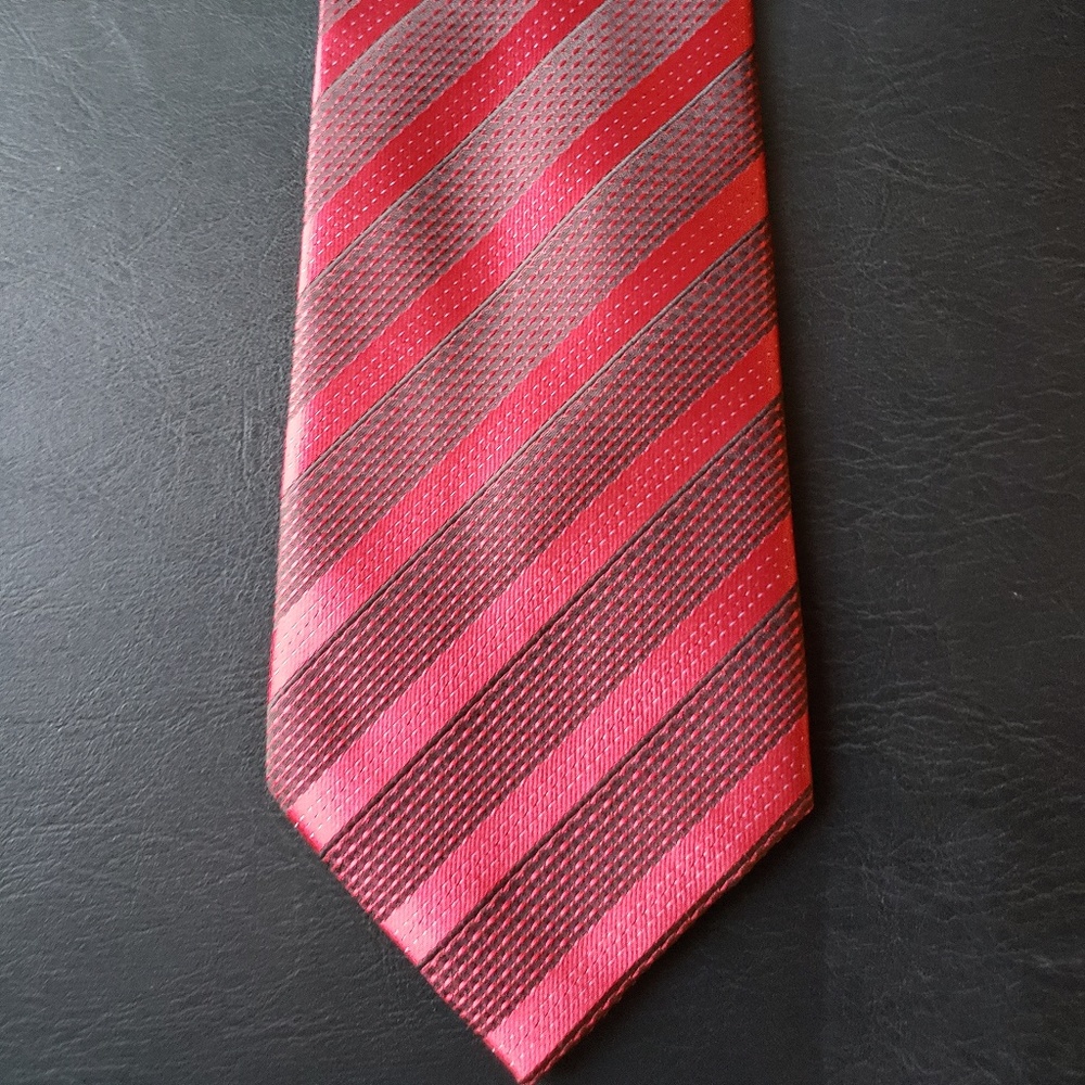 Men's 100% silk hand-made tie